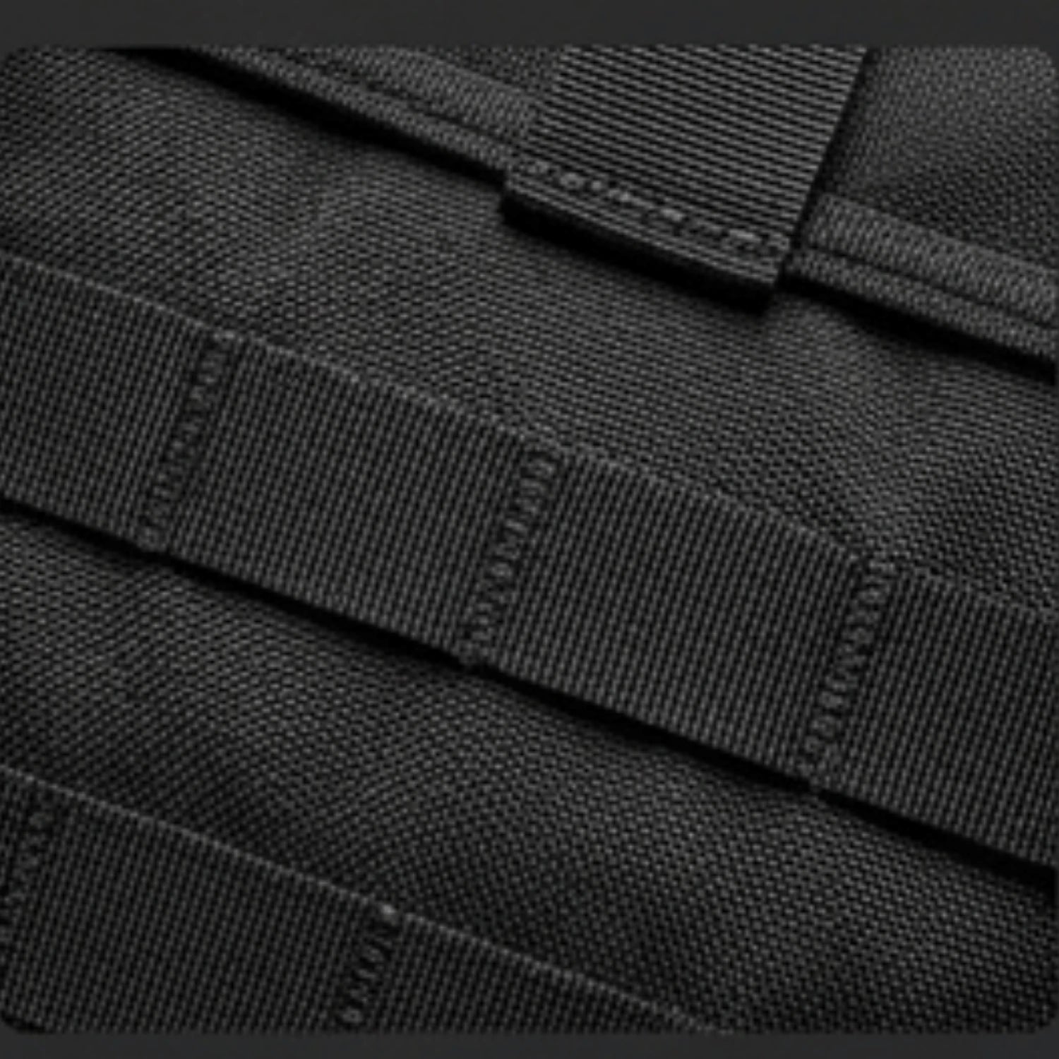 AYRON Sac Athlète 45L — vue de côté, sangles rembourrées et zips YKK