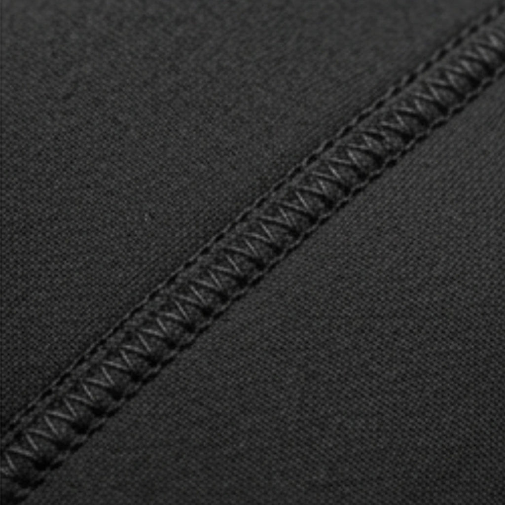 AYRON Genouillères 5mm — détail du logo AYRON en silicone
