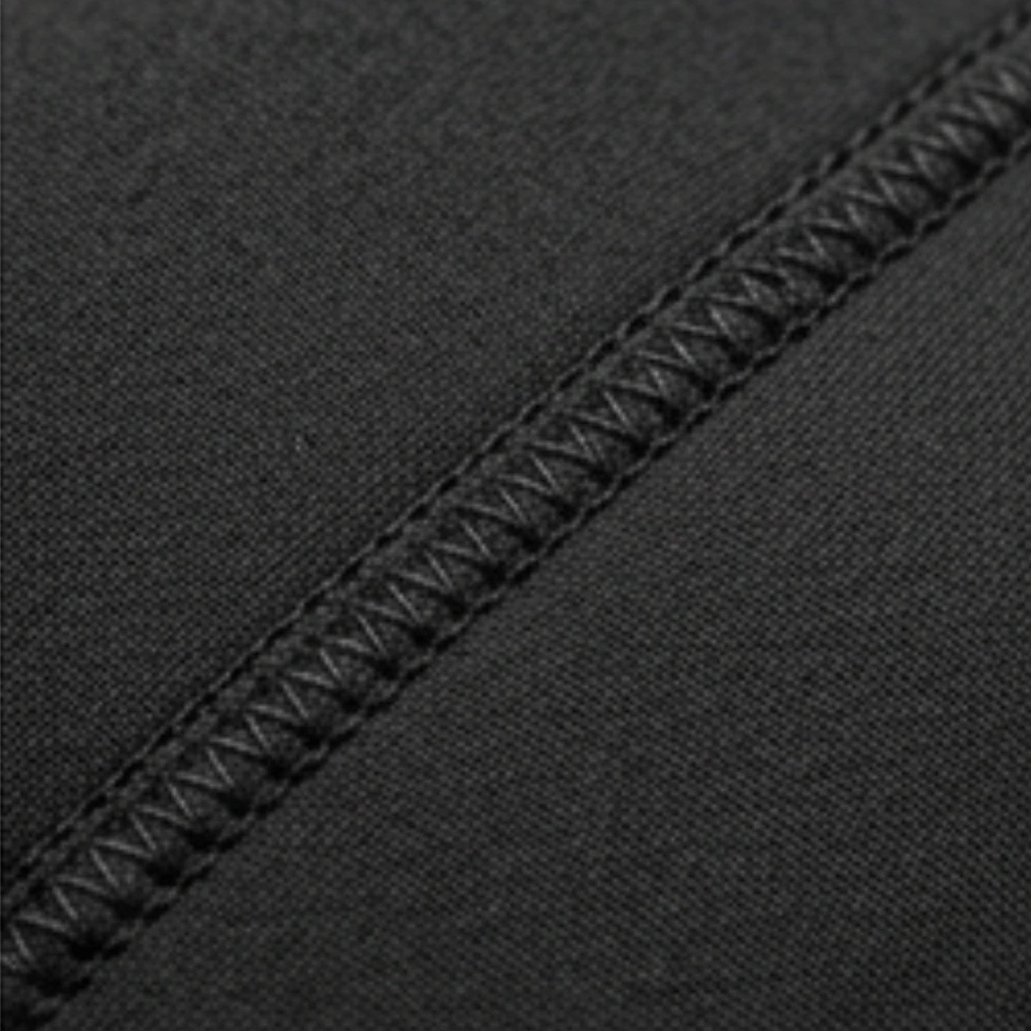 AYRON Genouillères 5mm — détail du logo AYRON en silicone