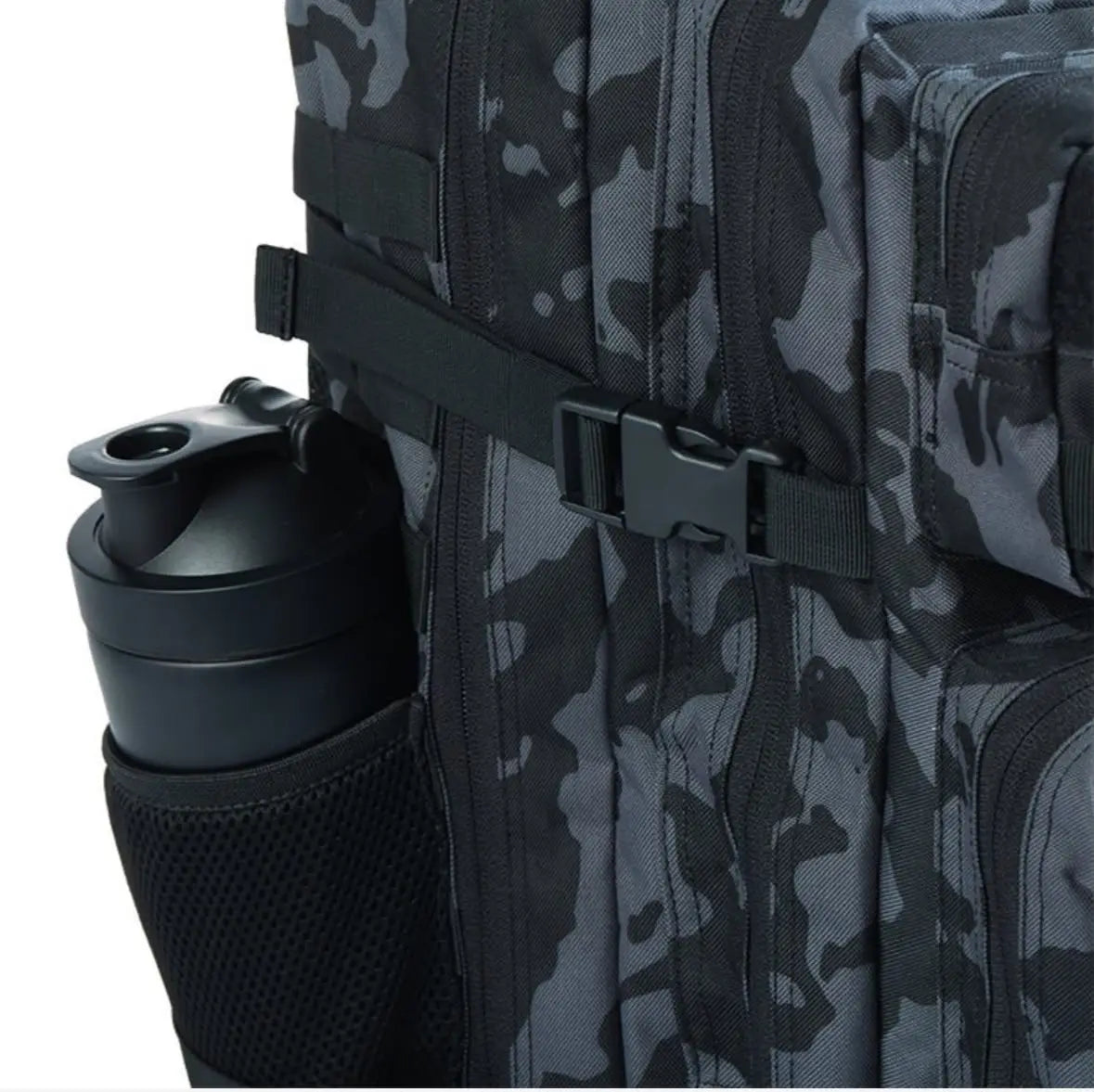 AYRON Sac Athlète 45L — coloris gris camouflage, détail du compartiment chaussures